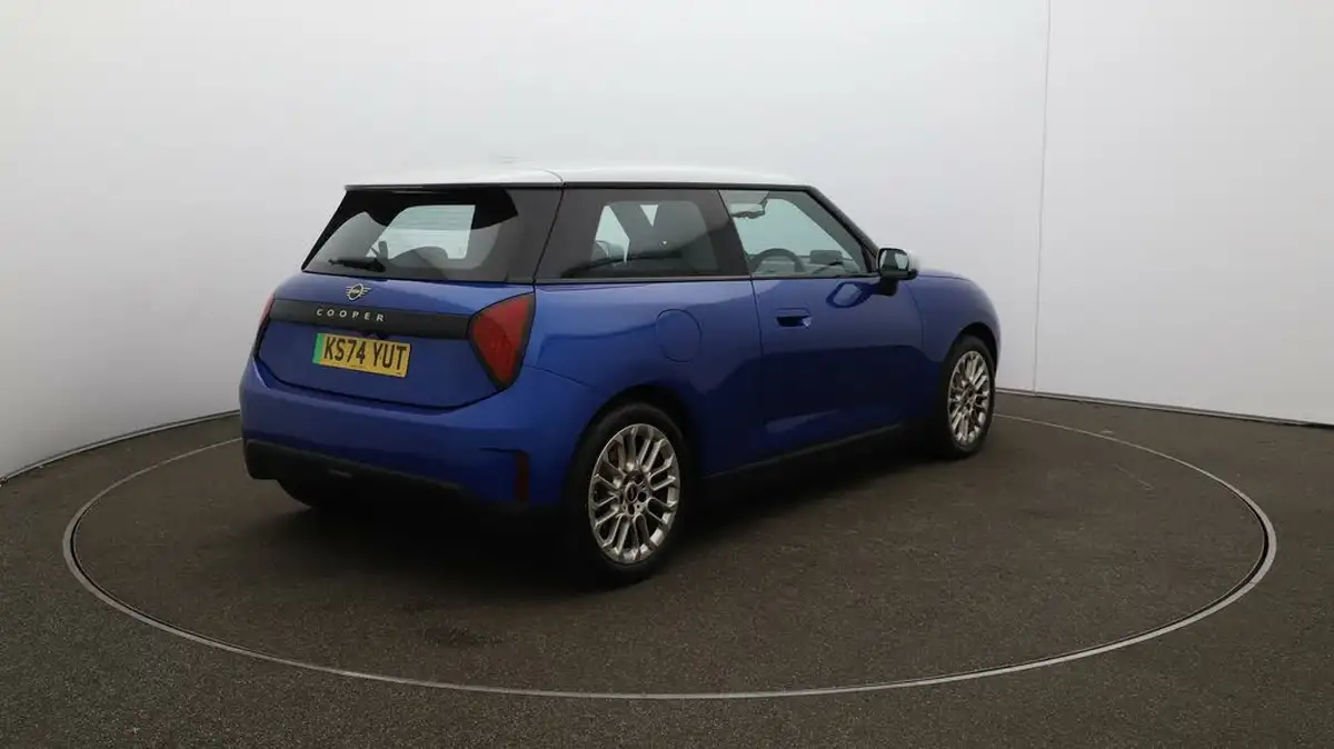2024-mini-cooper-e-cooper-e-exclusive-big-52