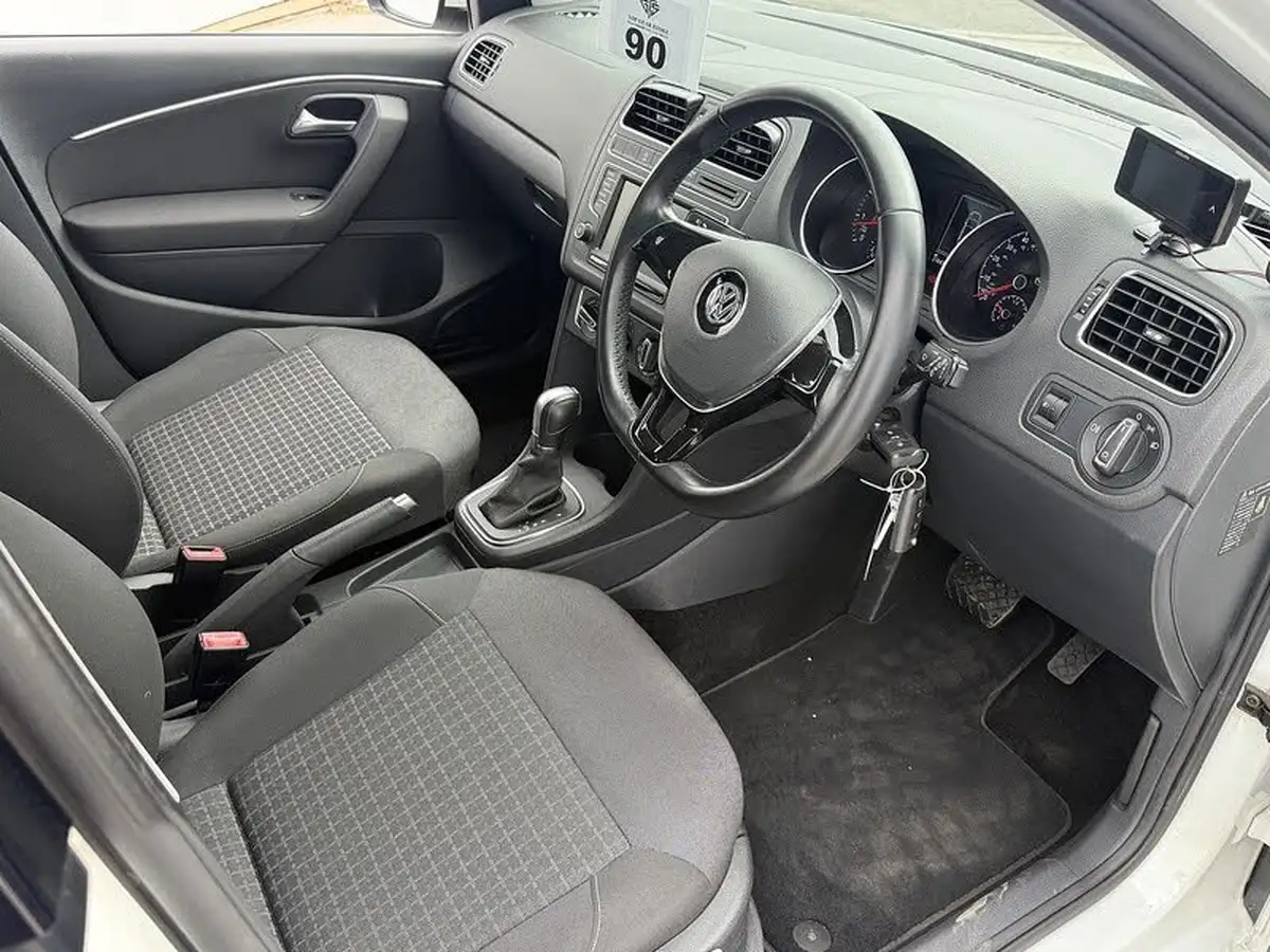 2015-volkswagen-polo-big-11