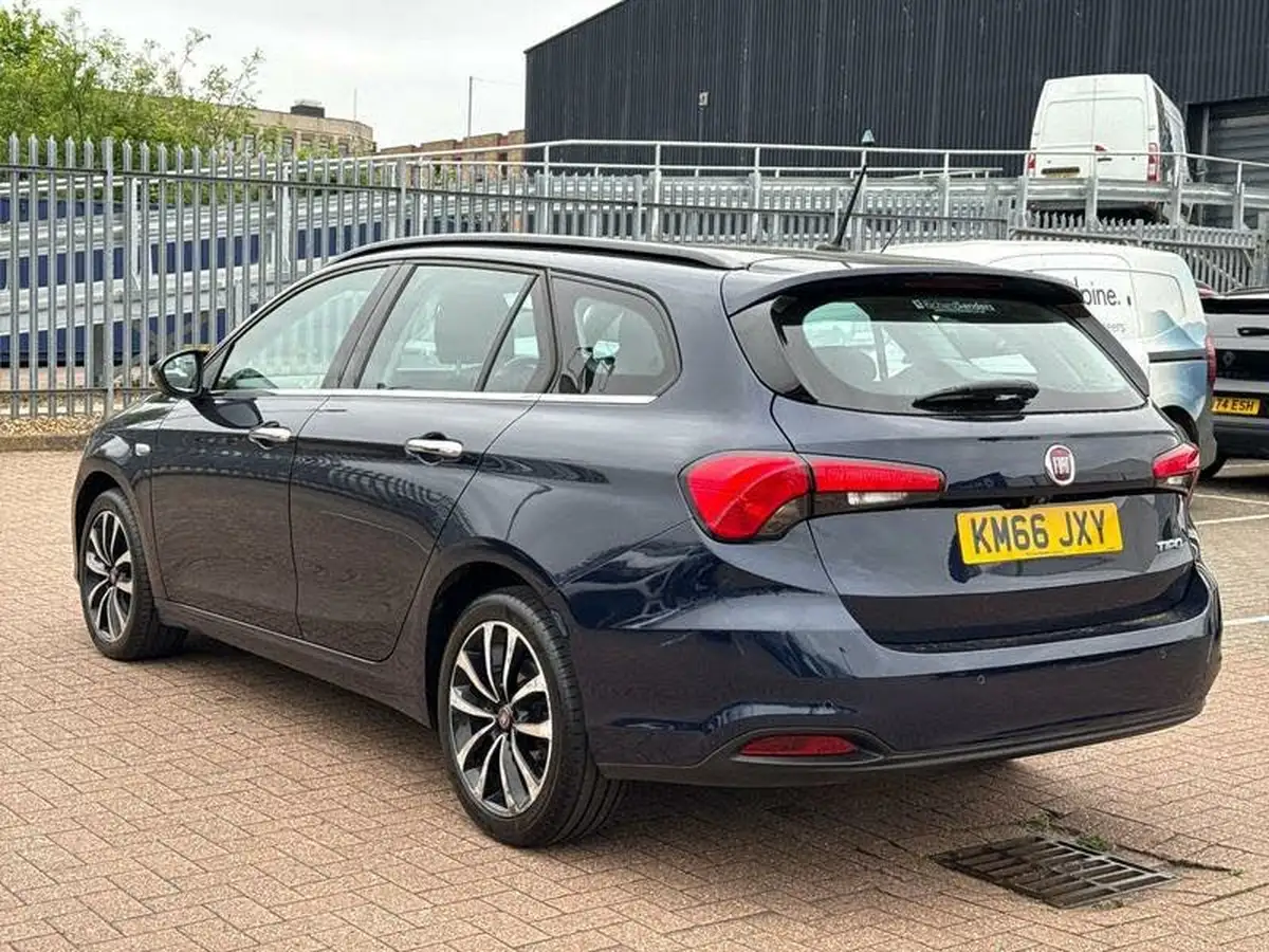 2016-fiat-tipo-14-tjet-lounge-station-wagon-big-4