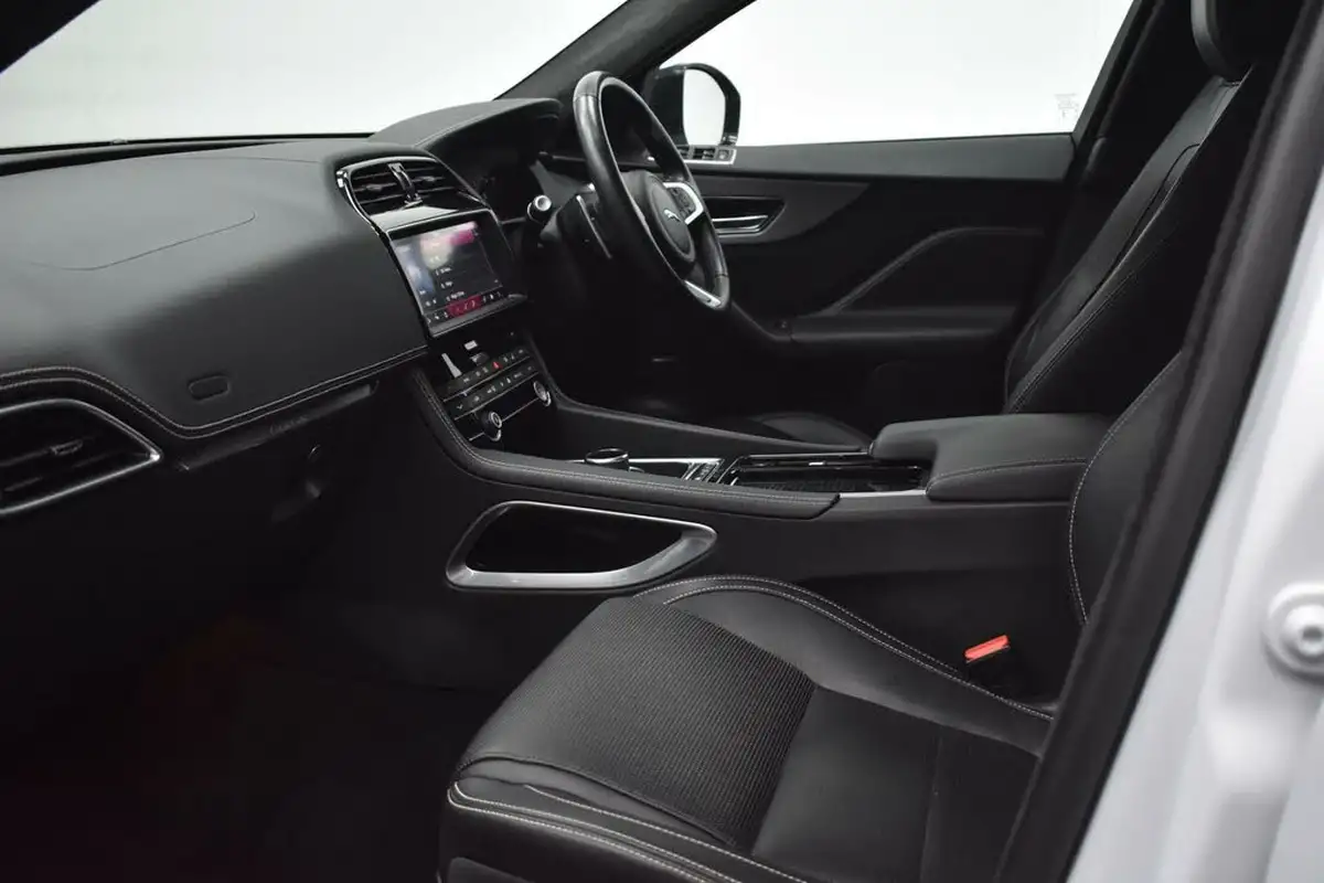 2020-jaguar-f-pace-20-i4d-chequered-flag-240ps-big-1