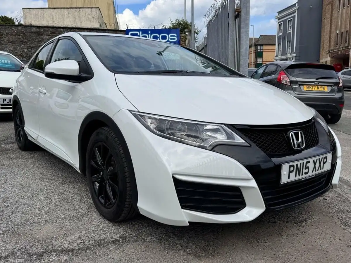 2015-honda-civic-18-s-1-cd-hatchback-big-1