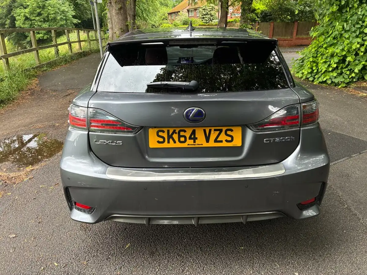 2014-lexus-ct-200h-18-f-sport-big-10