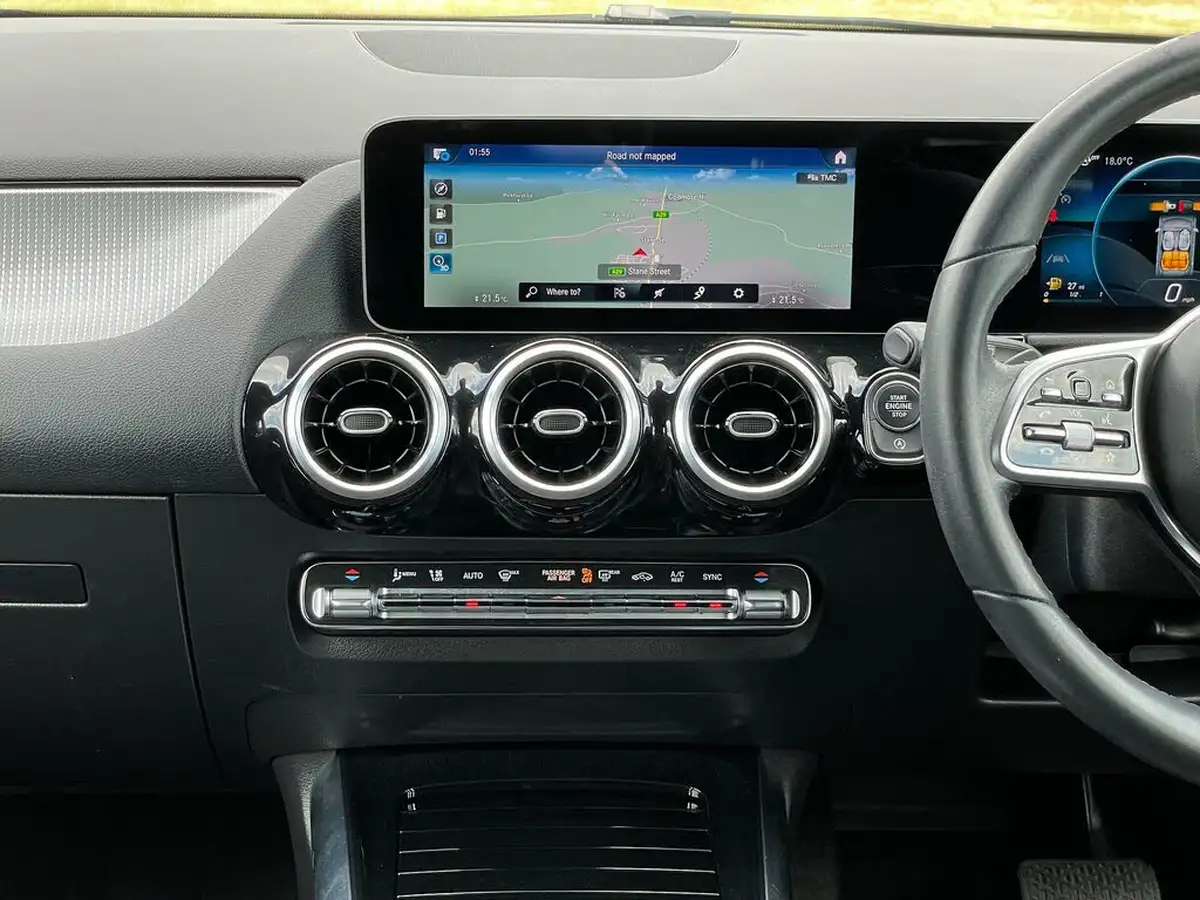2021-mercedes-benz-gla-class-20d-gla-200d-sport-executive-big-37