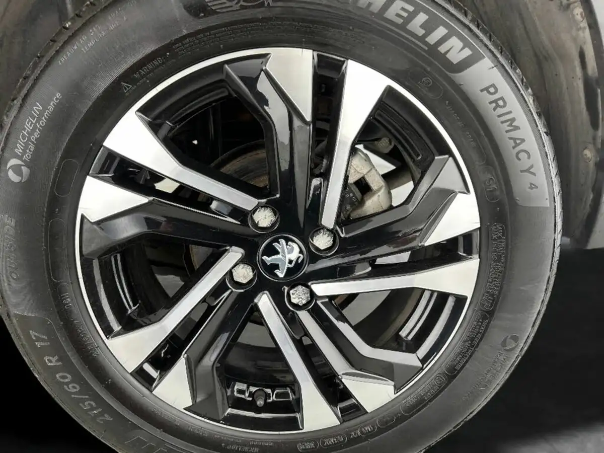 2022-peugeot-2008-suv-12-puretech-gt-big-22