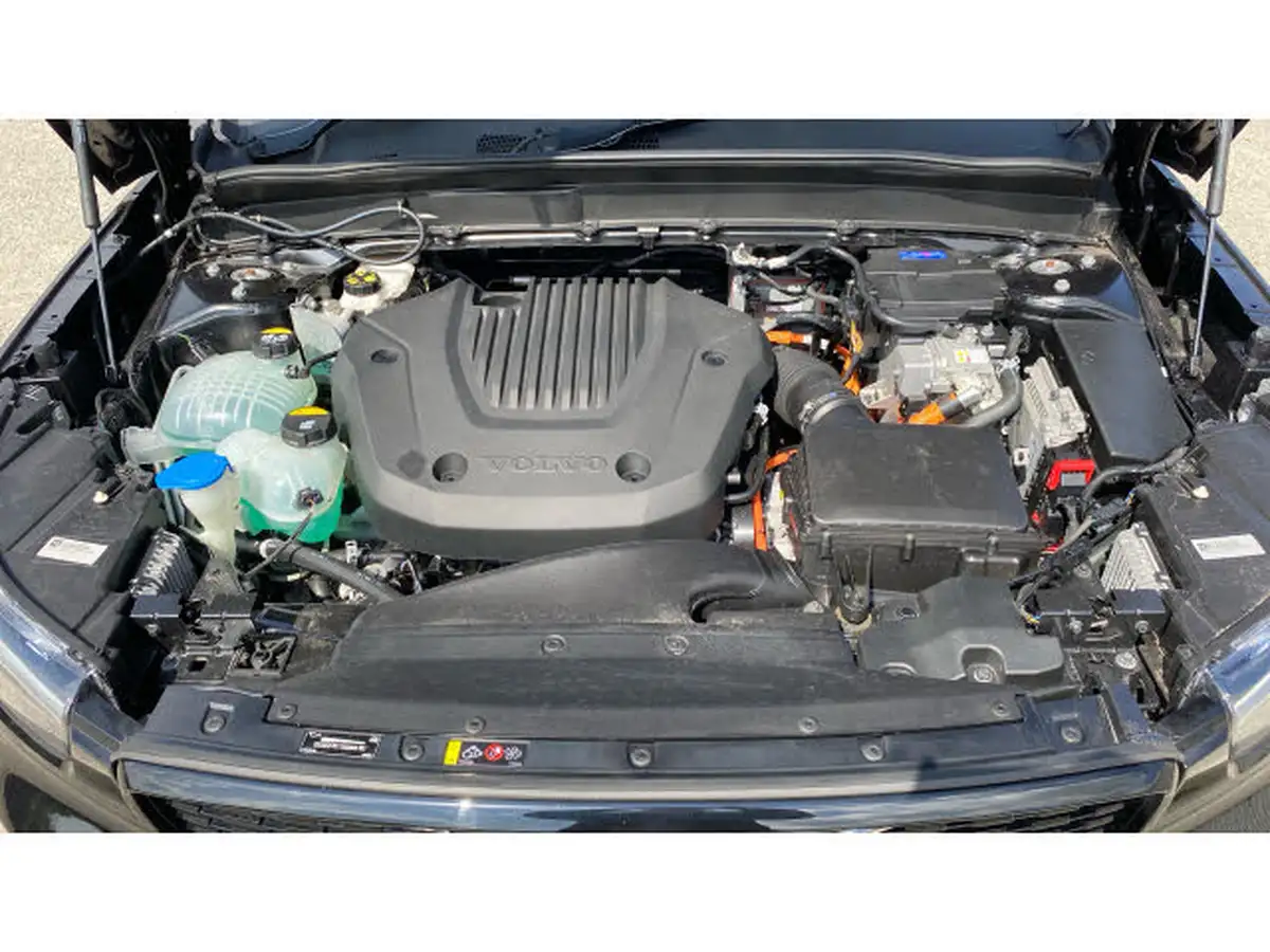 2022-volvo-xc40-15-t4-r-design-big-32