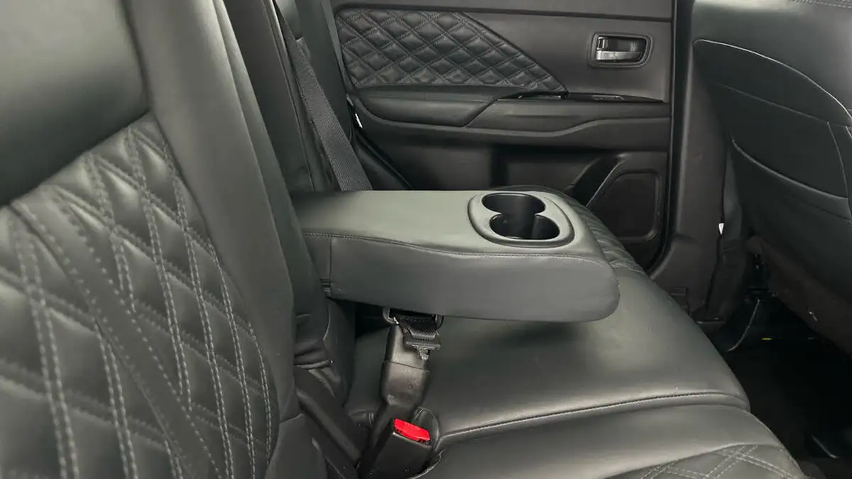 2018-mitsubishi-outlander-24-5h-phev-big-36