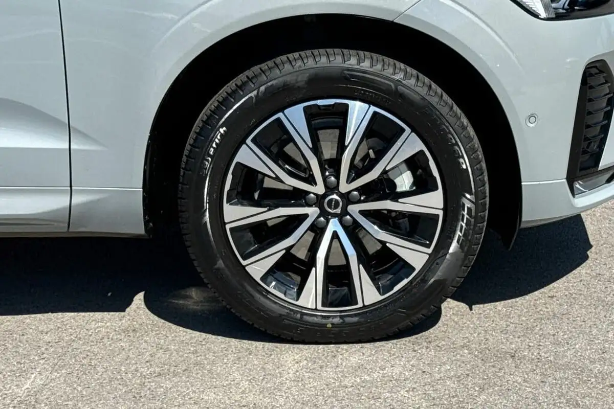 2024-volvo-xc60-20-b5-plus-big-4