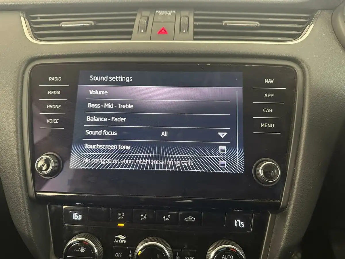 2019-skoda-octavia-16tdi-se-technology-estate-big-49