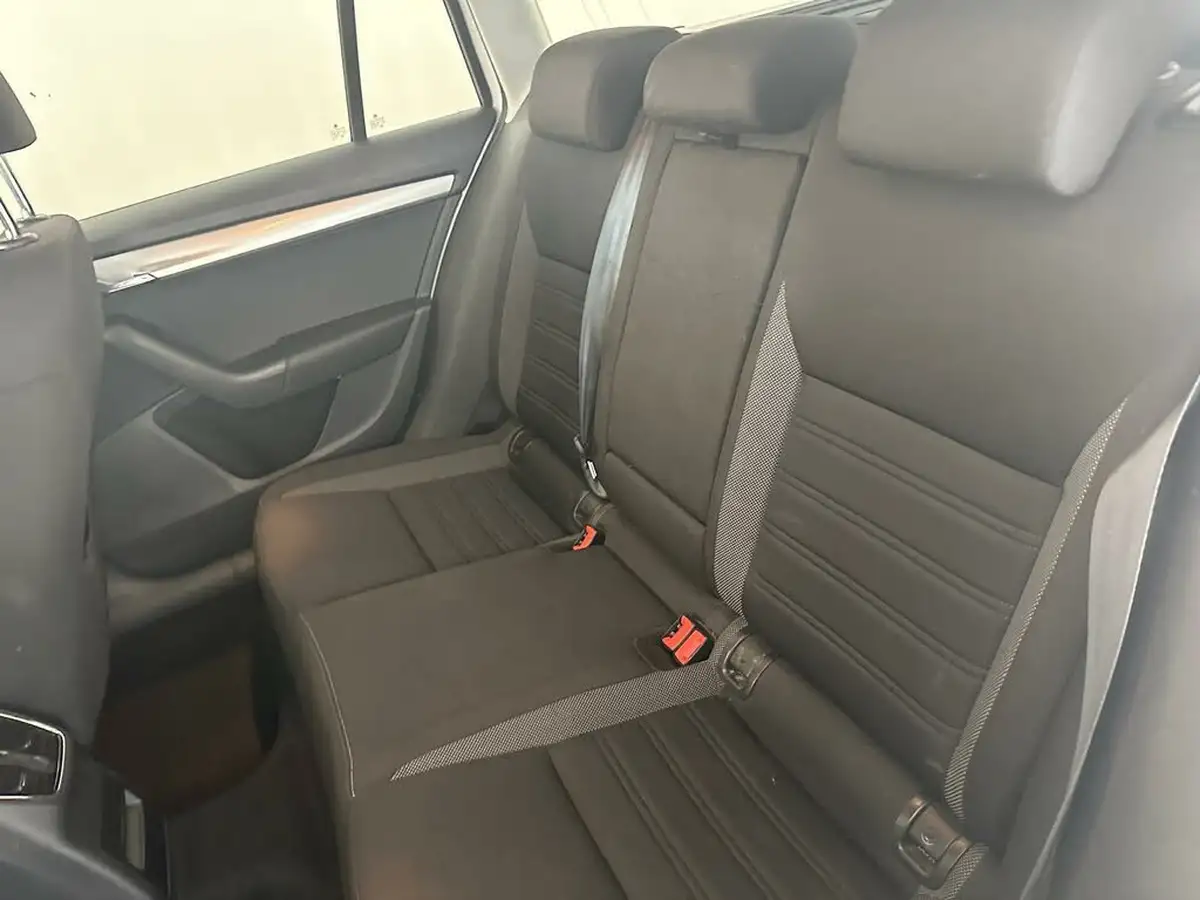 2019-skoda-octavia-16tdi-se-technology-estate-big-21
