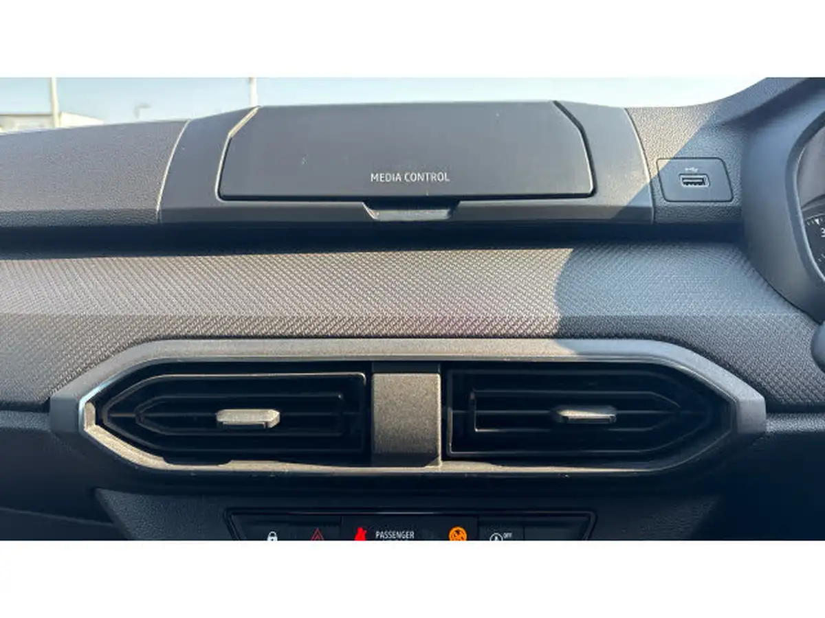 2021-dacia-sandero-10-sce-essential-big-11