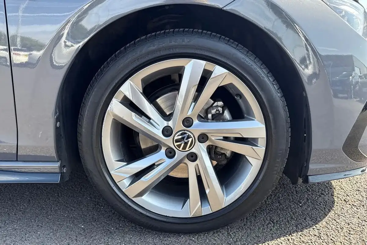 2022-volkswagen-golf-15-tsi-r-line-130ps-hatchback-big-9
