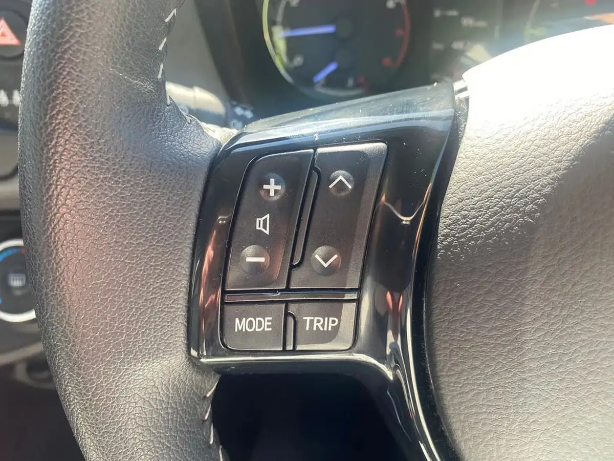 2019-toyota-yaris-15-vvt-i-icon-tech-111bhp-1496cc-big-19
