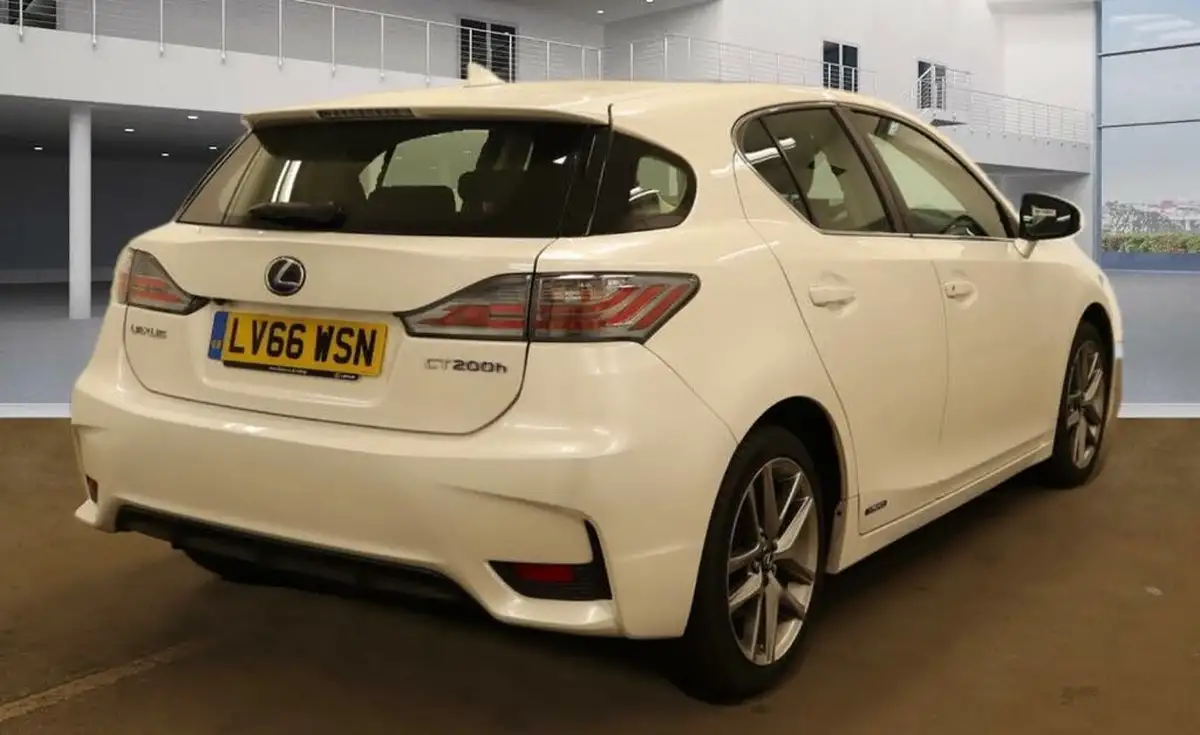 2017-lexus-ct-200h-18-executive-edition-big-6