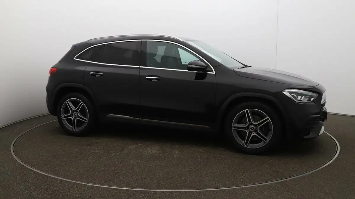 2022-mercedes-benz-gla-class-13-gla-180-amg-line-premium-big-37