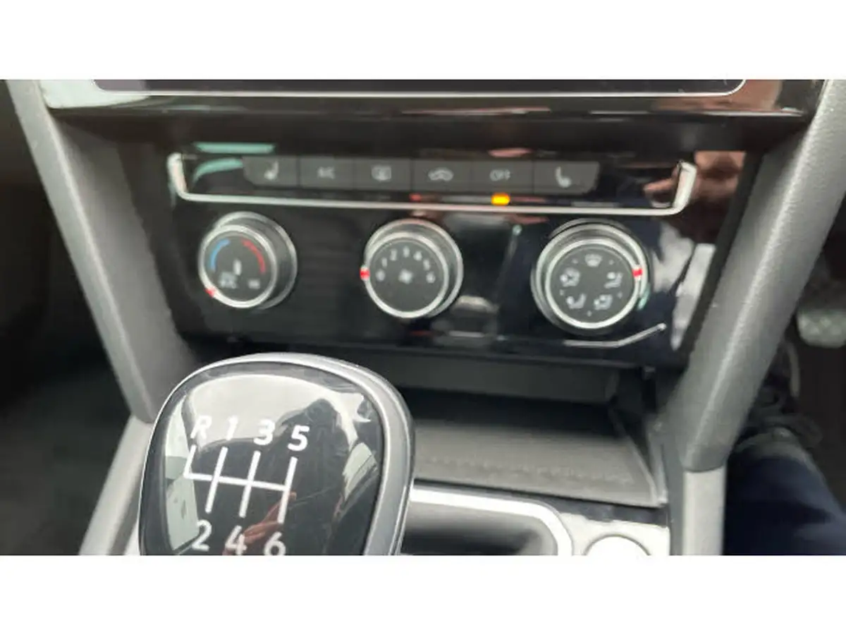 2020-volkswagen-passat-15-tsi-sel-saloon-4d-big-37