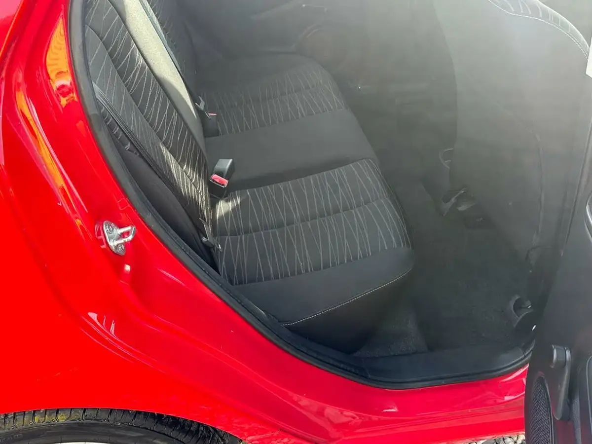 2010-mazda-mazda2-13-ts2-5d-big-22