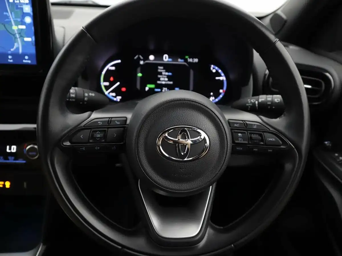 2022-toyota-yaris-15-vvt-i-design-panoramic-roof-big-27