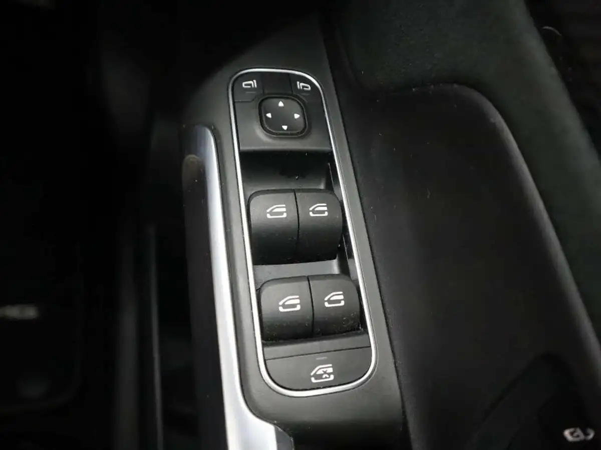 2022-mercedes-benz-glb-class-13-glb200-amg-line-7g-tronic-big-34