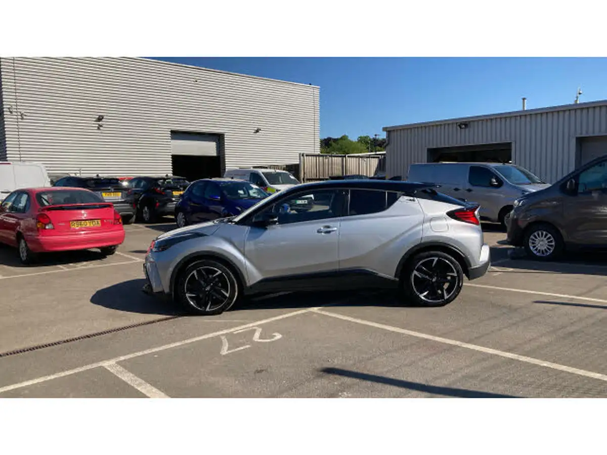 2023-toyota-c-hr-18-vvt-i-gr-sport-big-16