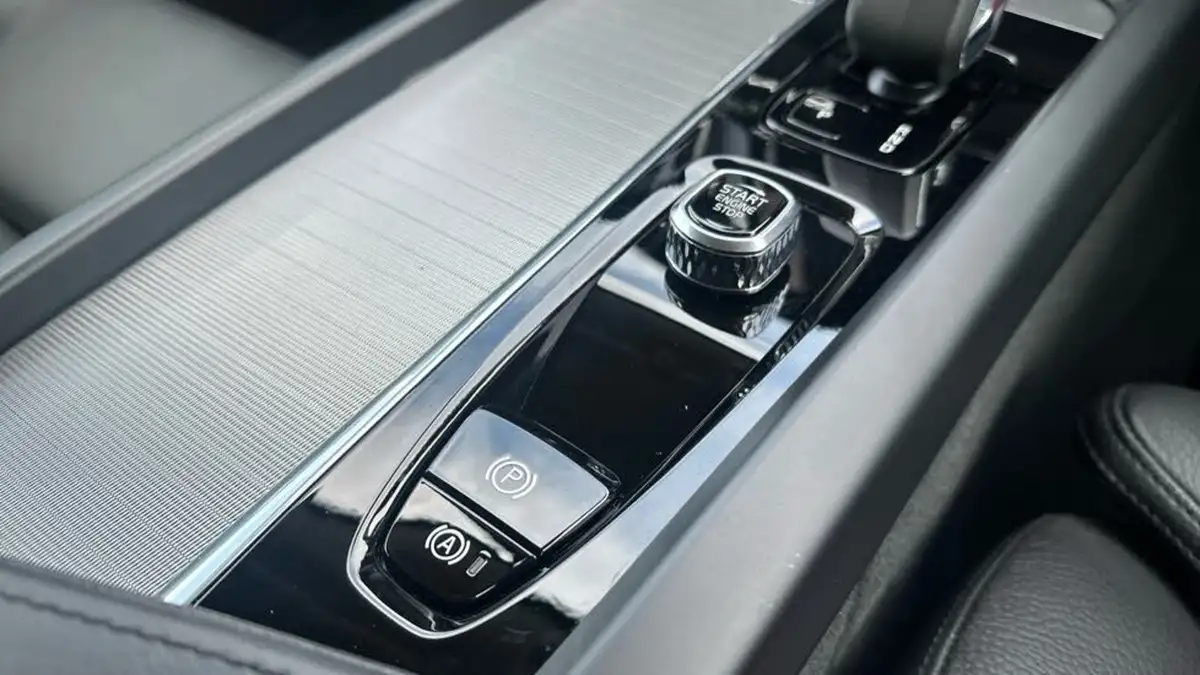 2023-volvo-xc60-20td-b4-plus-big-43