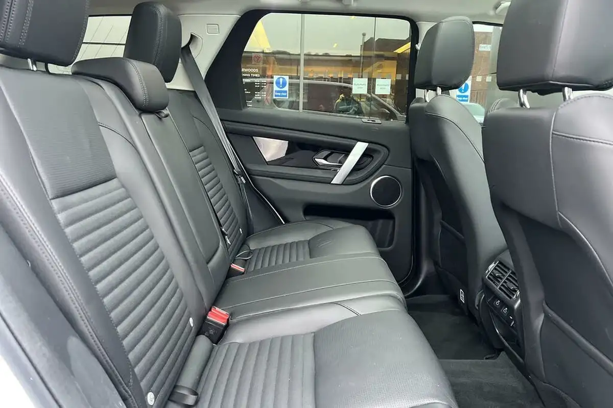 2024-land-rover-discovery-sport-15-p300e-s-big-22