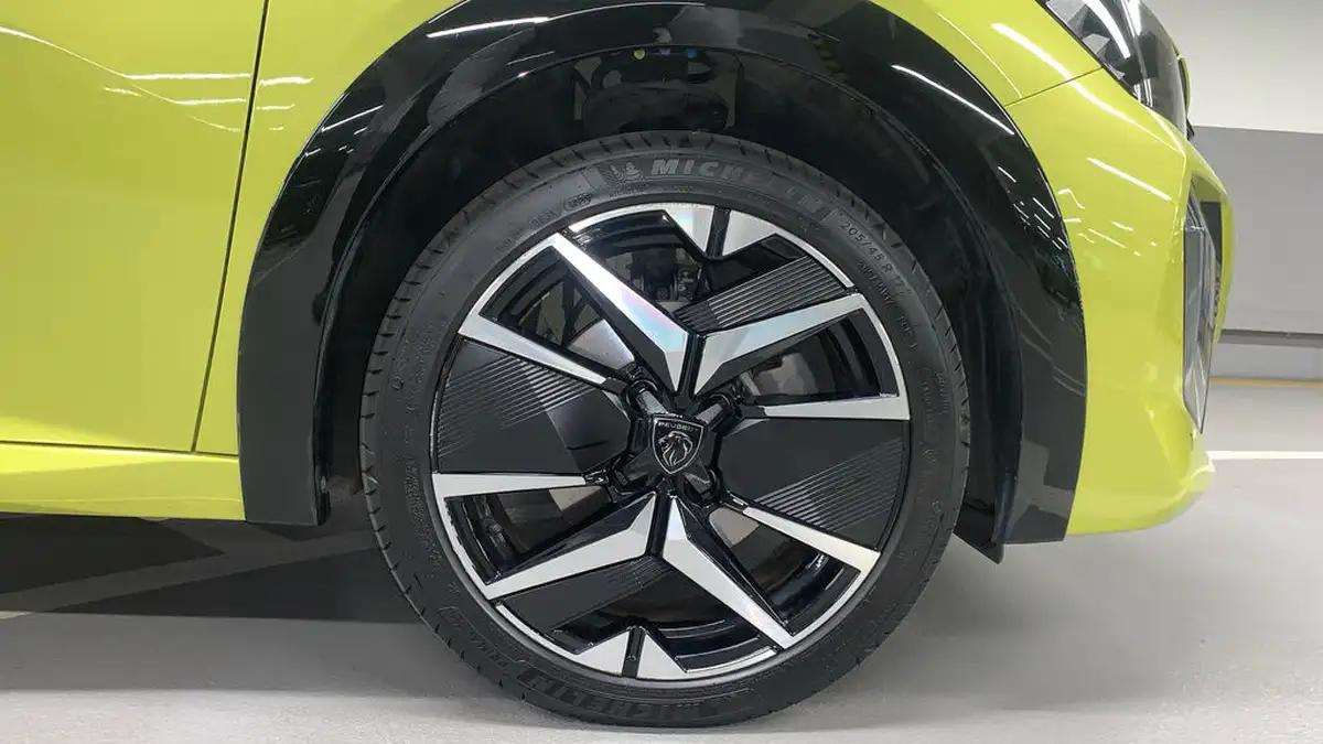2024-peugeot-208-e-gt-156ps-51kwh-big-16