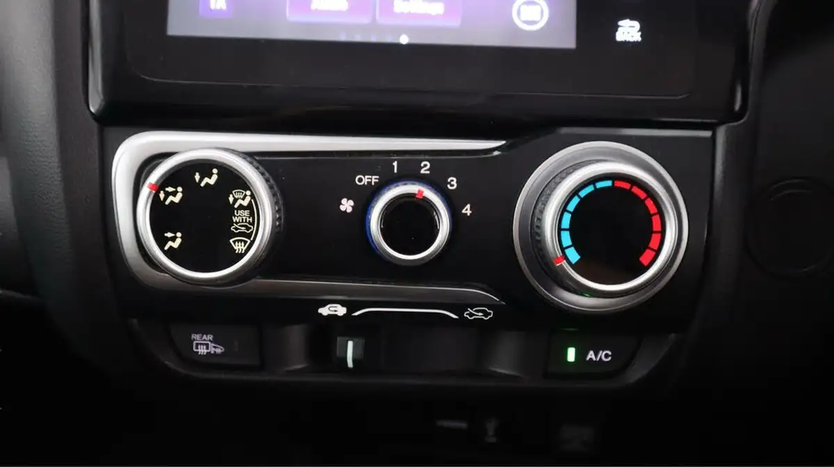2019-honda-jazz-13-i-vtec-se-big-11