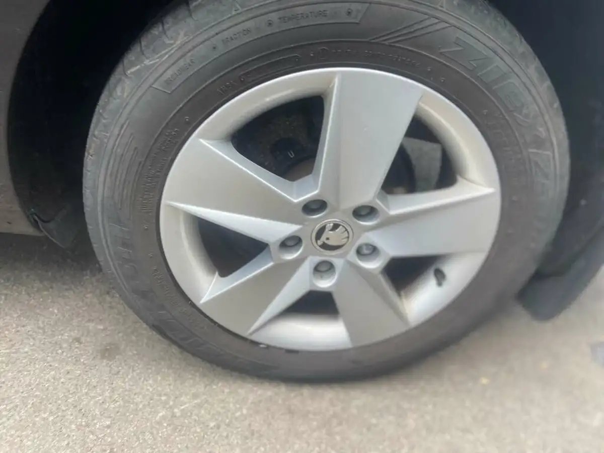 2018-skoda-octavia-16tdi-se-scr-estate-dsg-big-40