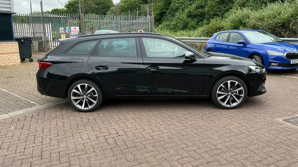 2024-seat-leon-14-e-hybrid-fr-sport-estate-big-14