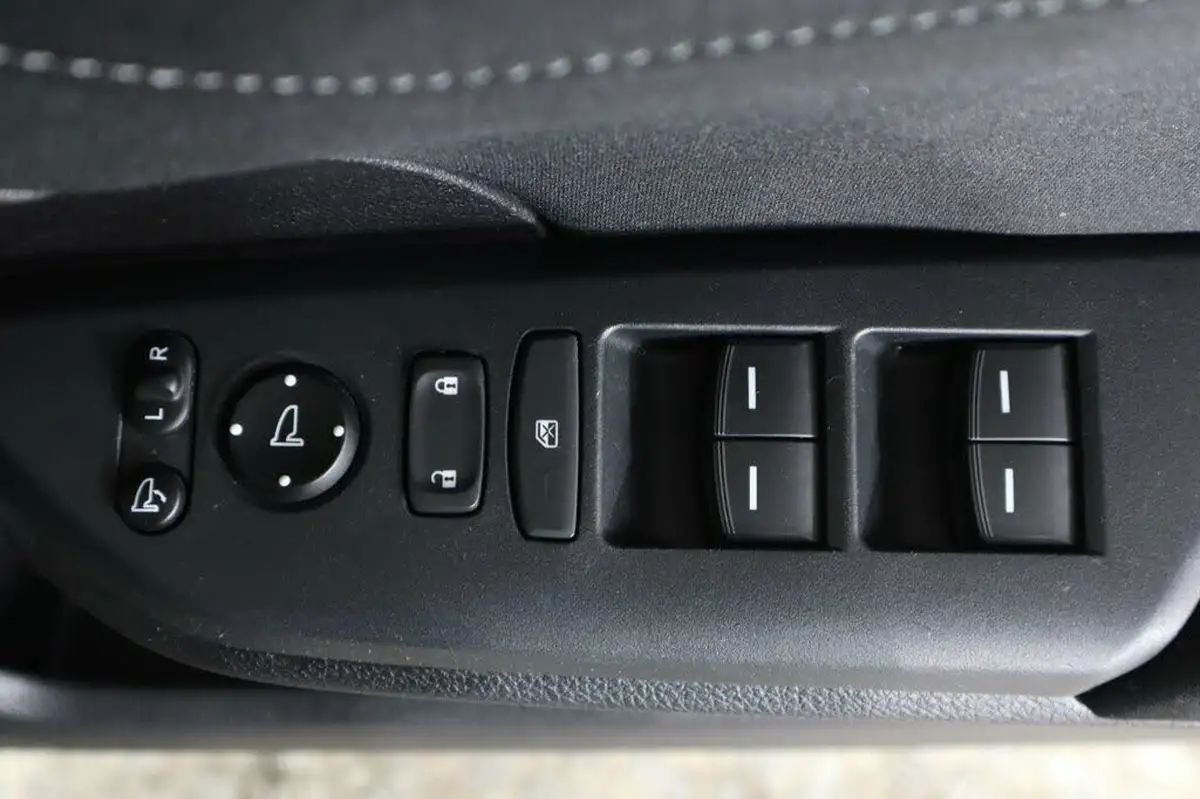 2018-honda-civic-10-vtec-turbo-sr-126ps-hatchback-5d-cvt-big-23