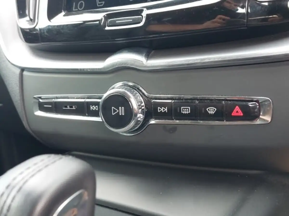 2020-volvo-xc60-20-b5-momentum-big-10