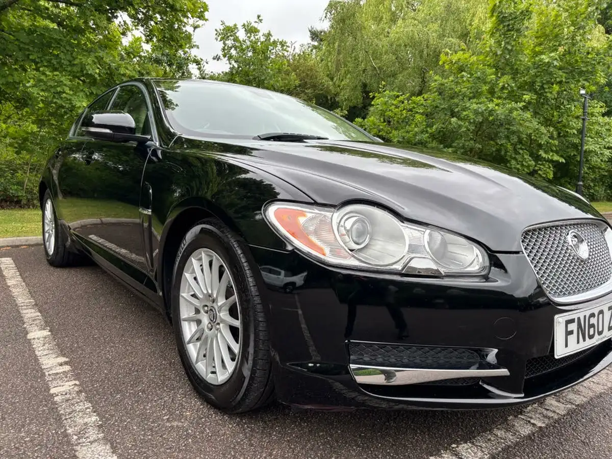 2010-jaguar-xf-30-luxury-big-17