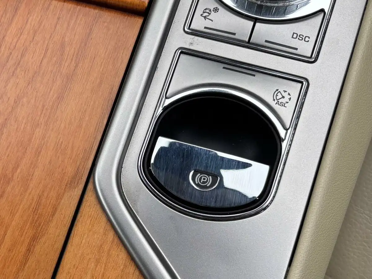 2010-jaguar-xf-30-luxury-big-45