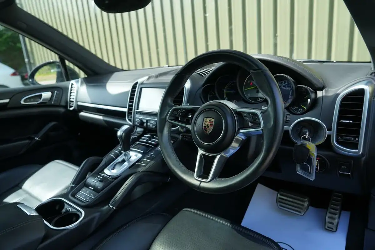 2016-porsche-cayenne-30-s-e-hybrid-big-11