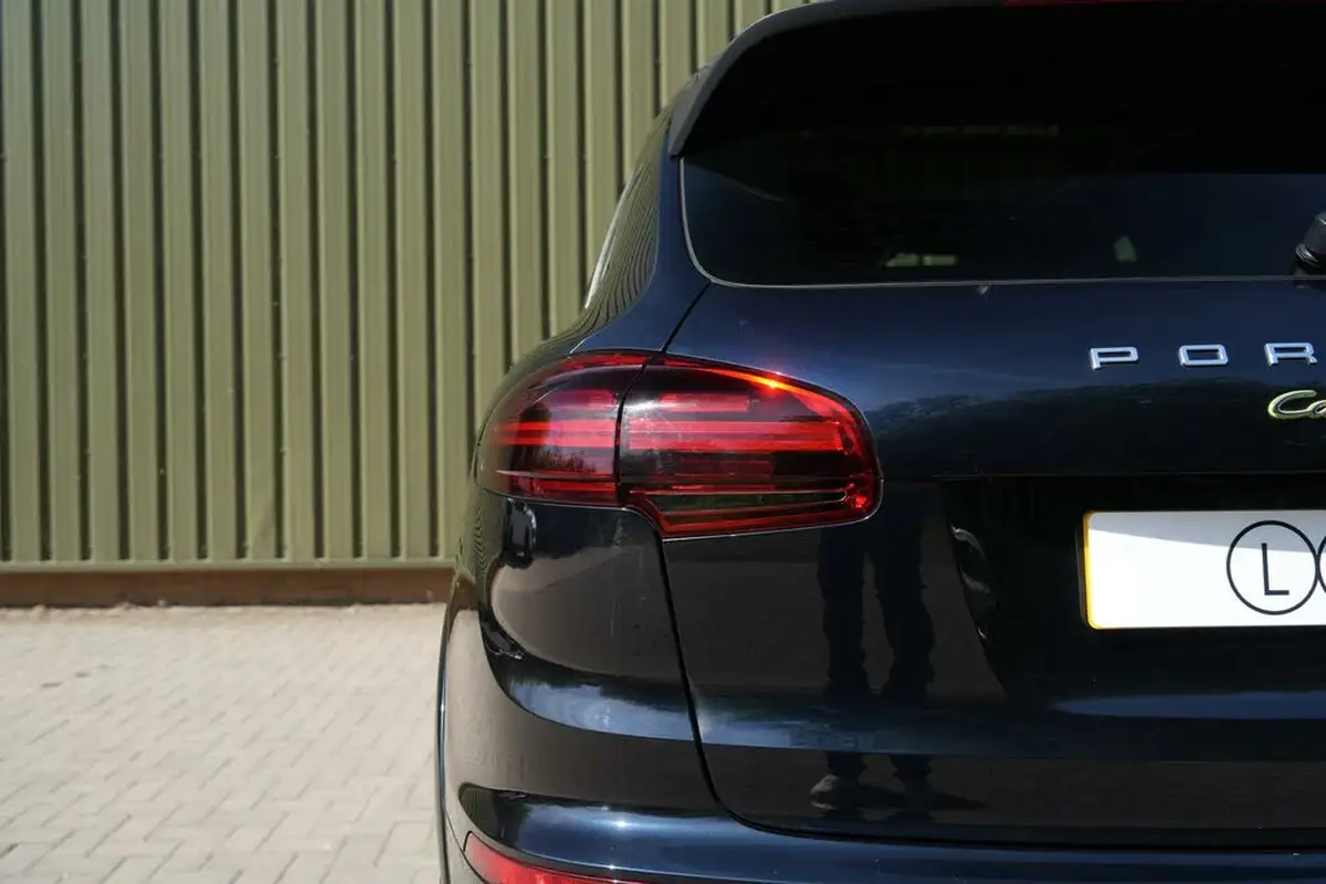 2016-porsche-cayenne-30-s-e-hybrid-big-63