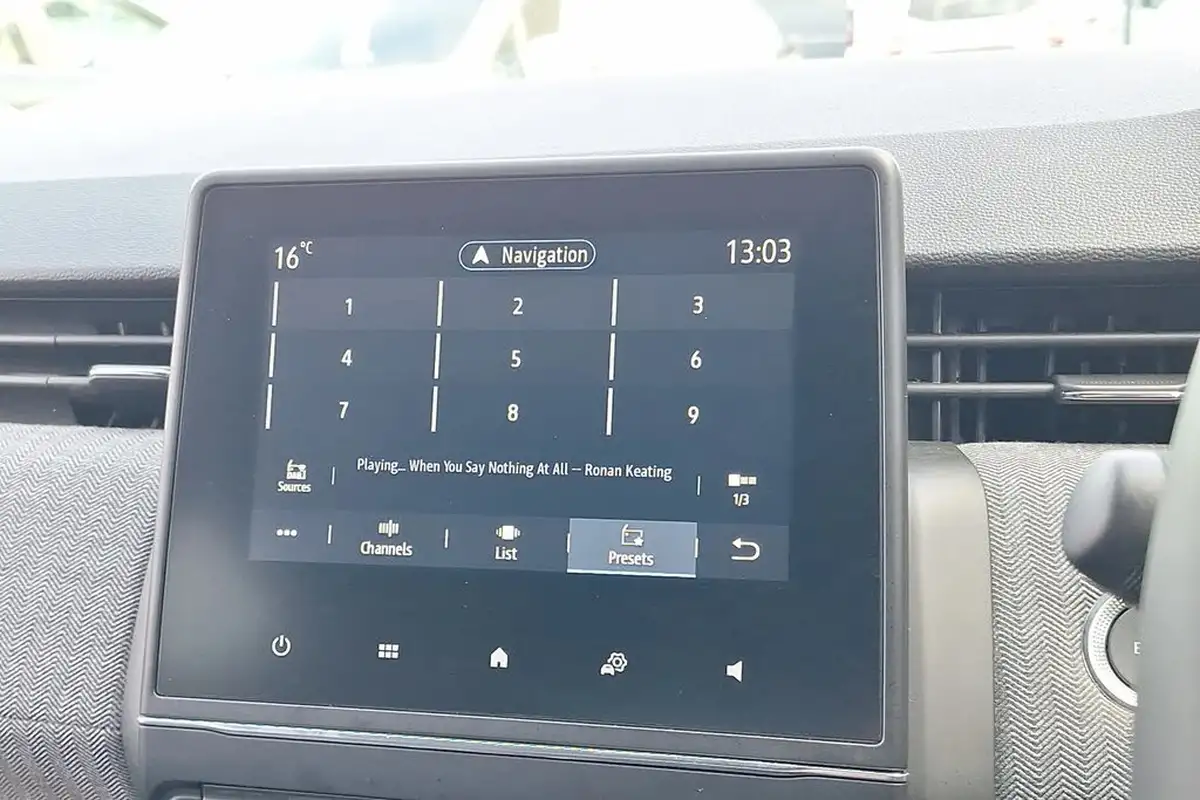 2024-renault-clio-16-techno-big-26