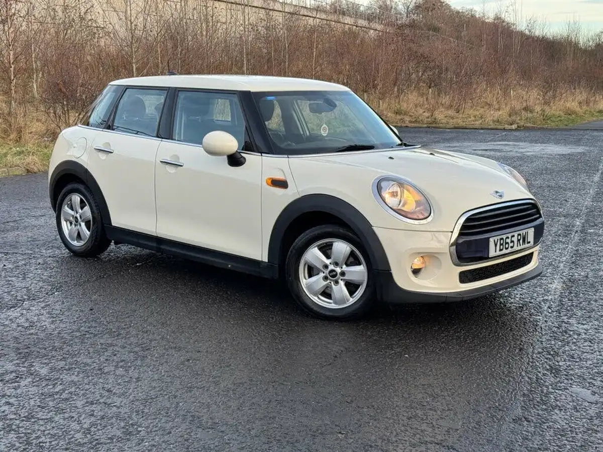 2015-mini-cooper-15-cooper-5d-big-2