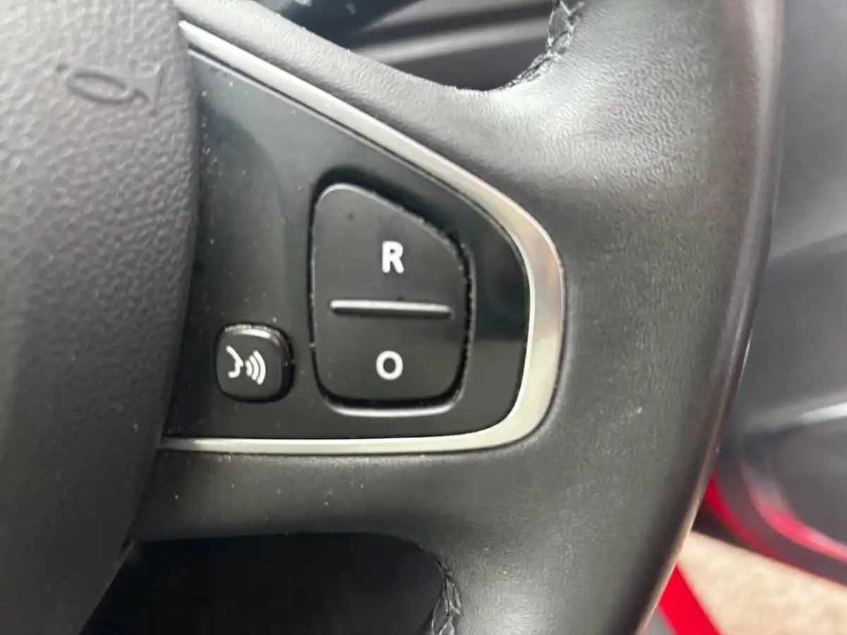 2019-renault-captur-09-tce-iconic-big-17