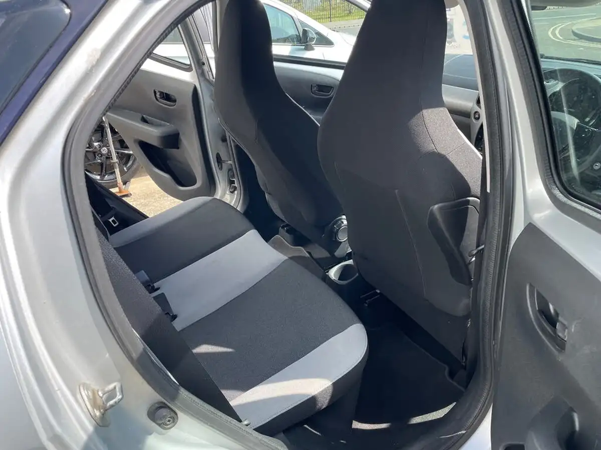 2015-toyota-aygo-10-vvt-i-x-play-5d-big-14