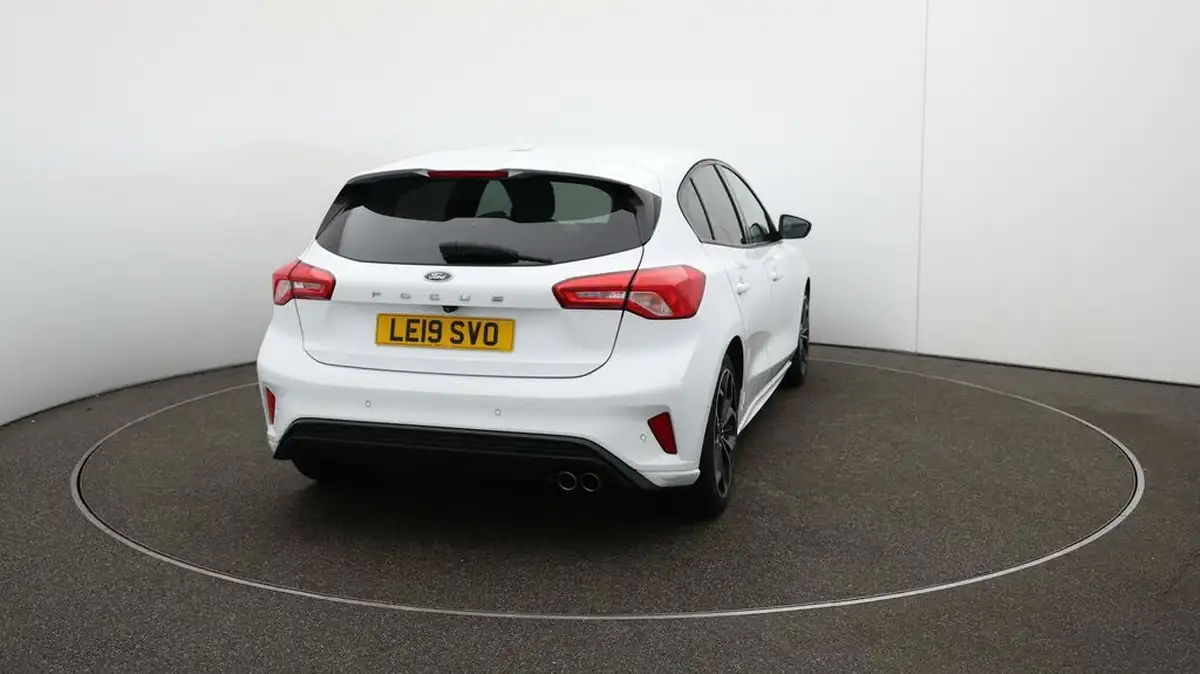 2019-ford-focus-10t-st-line-x-hatchback-big-56
