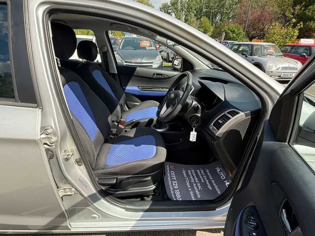 2010-hyundai-i20-14-comfort-5d-big-12