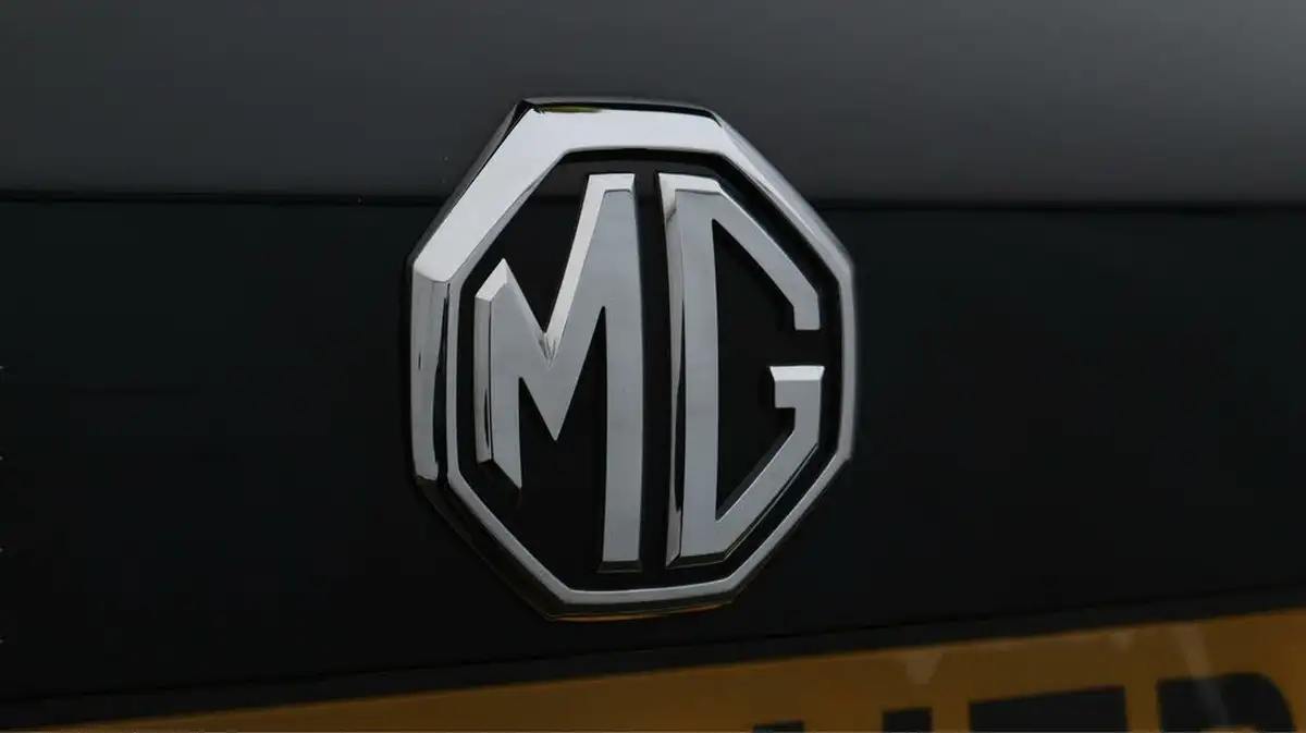 2023-mg-hs-15t-gdi-exclusive-162ps-dct-big-22