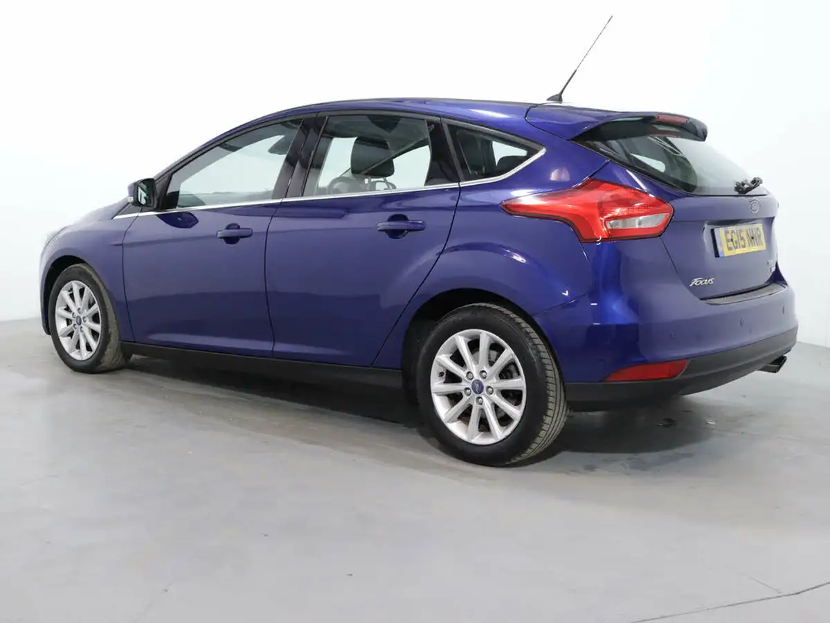 2015-ford-focus-15-titanium-hatchback-big-7
