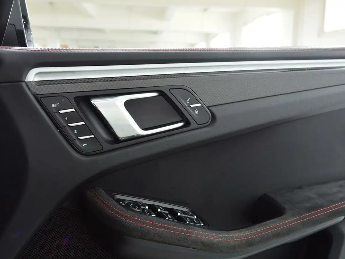 2018-porsche-macan-30-gts-big-22