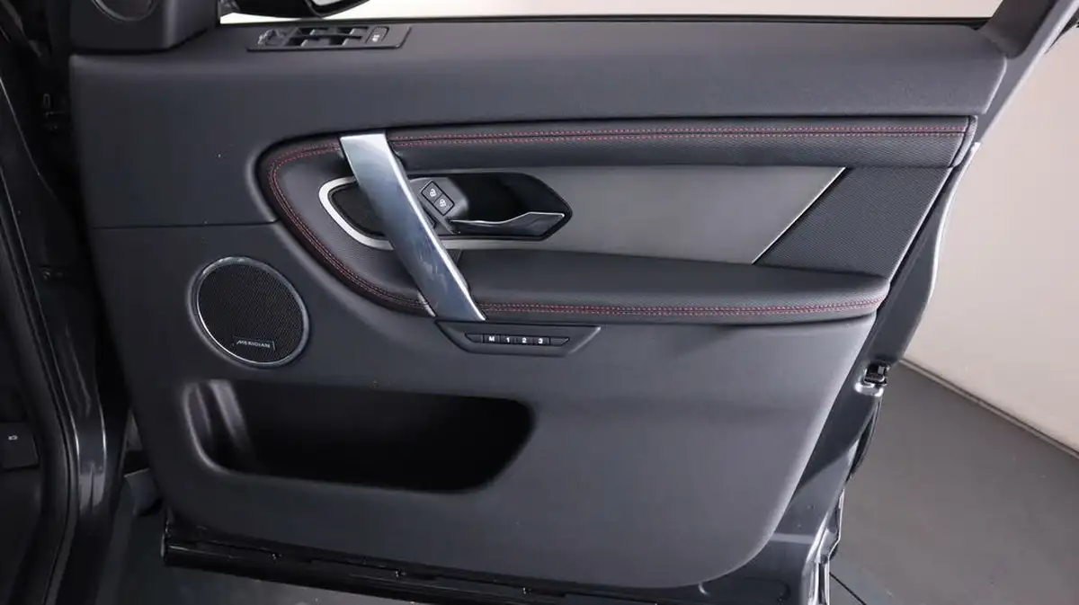 2022-land-rover-discovery-sport-20-d200-r-dynamic-se-big-15