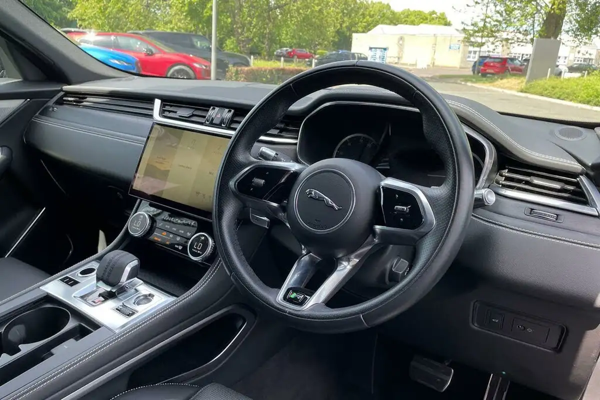 2022-jaguar-f-pace-20-d200-r-dynamic-black-big-29
