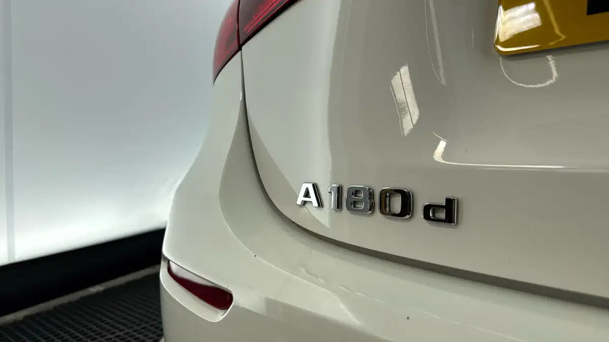 2022-mercedes-benz-a-class-20d-a180d-se-8g-dct-big-28
