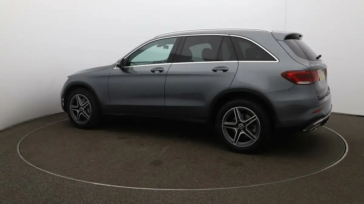 2022-mercedes-benz-glc-class-20d-glc220d-amg-line-195ps-station-wagon-5d-1950cc-4matic-plus-big-45