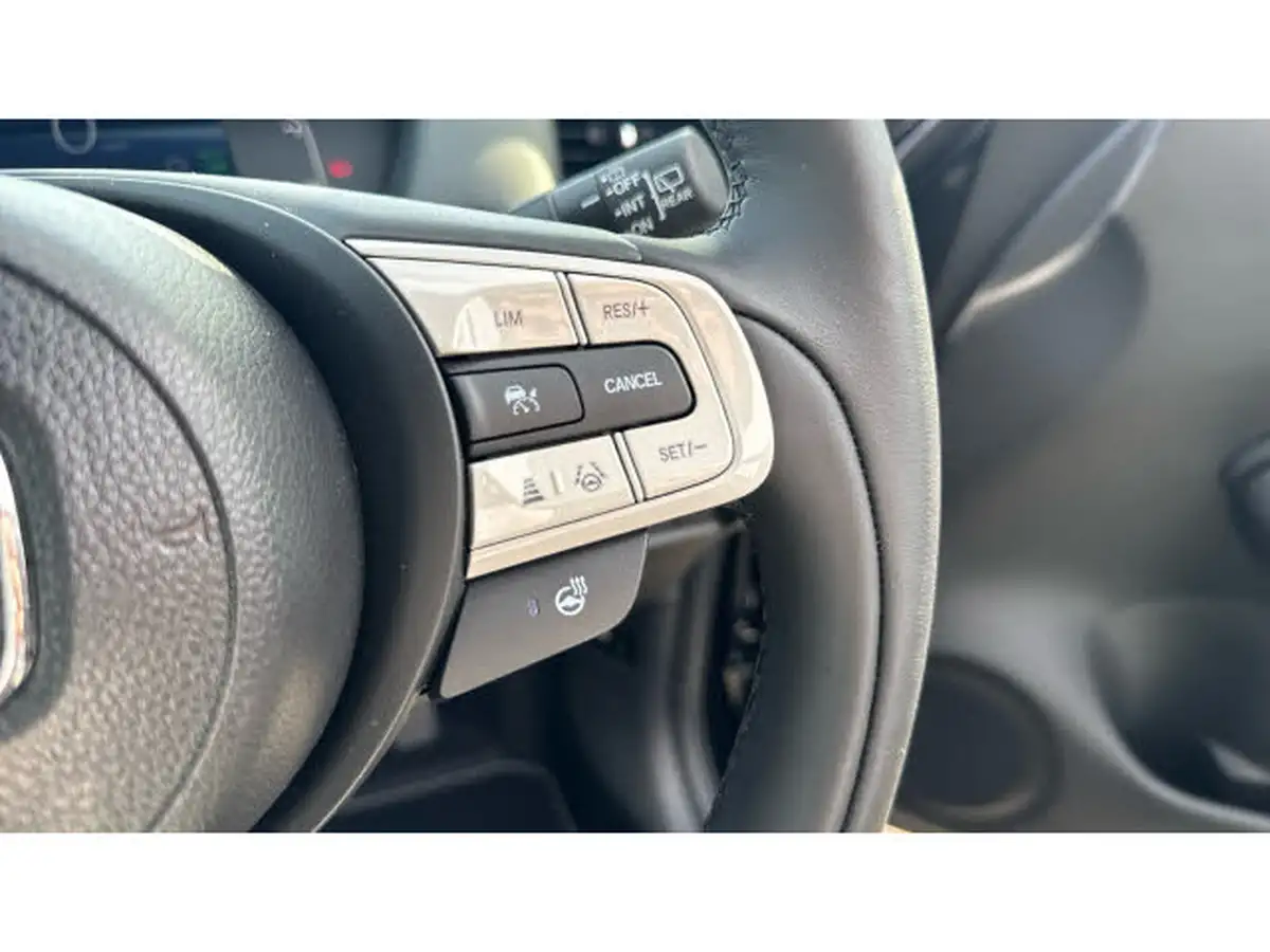 2025-honda-jazz-15-i-mmd-advance-big-35