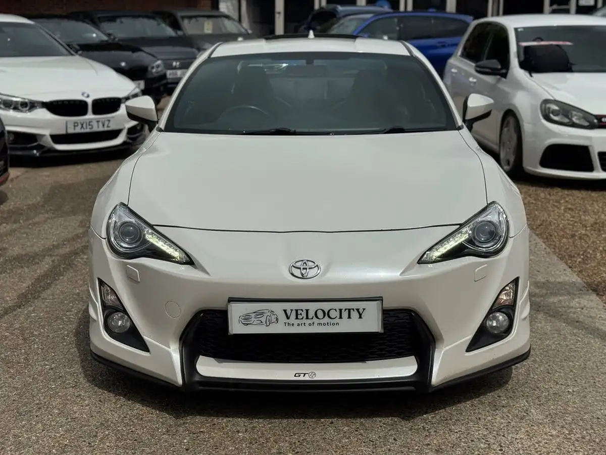 2015-toyota-gt86-20-aero-big-1